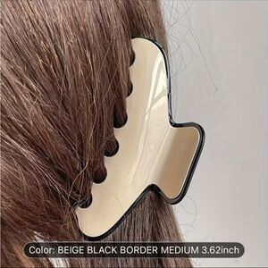 Beige and Black Hair Clip (1)